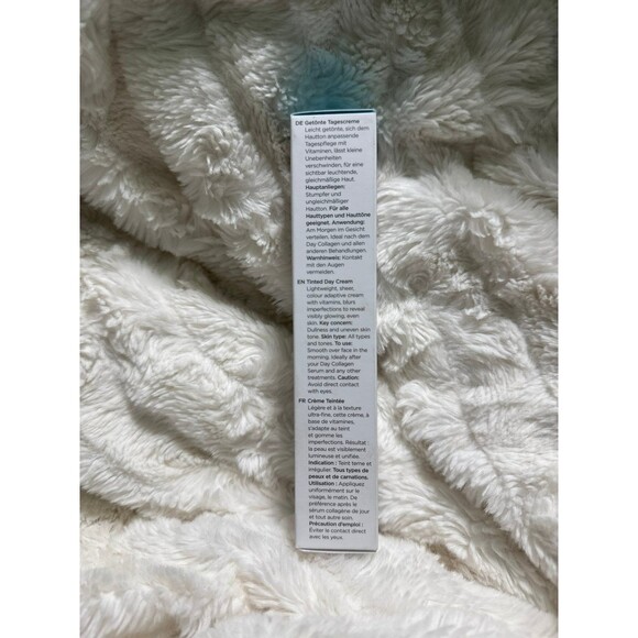 QMS Medicosmetics Active Glow Tinted Day Cream - Picture 4 of 4